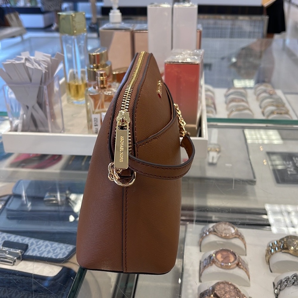 MICHAEL KORS
Jet Set Travel Medium Dome Crossbody Bag
Luggage 
NWT - Picture 16 of 16
